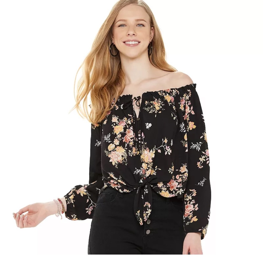 ☀️5 for $10☀️ Floral off the shoulder top